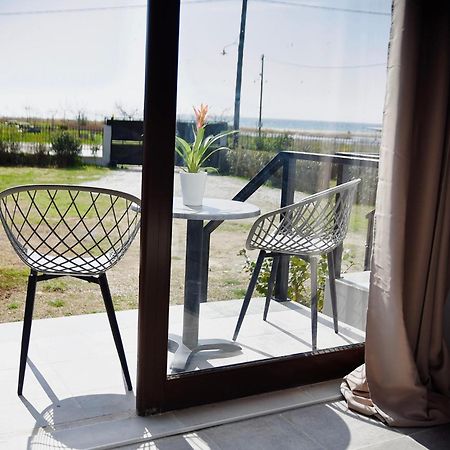 Room Nine 9 Beachfront Apartments Nea Kallikrateia Екстер'єр фото