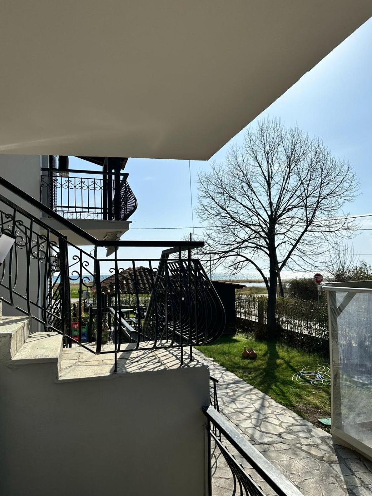 Room Nine 9 Beachfront Apartments Nea Kallikrateia Екстер'єр фото