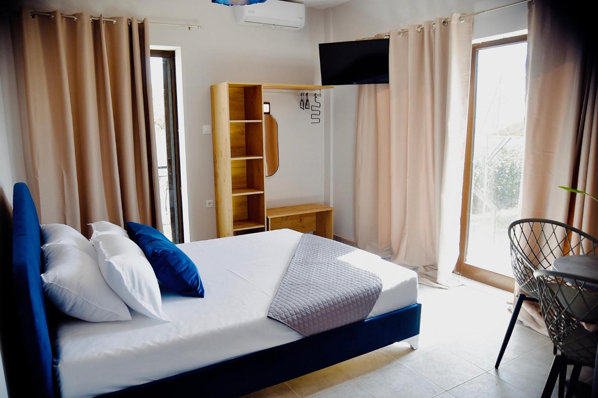 Room Nine 9 Beachfront Apartments Nea Kallikrateia Екстер'єр фото