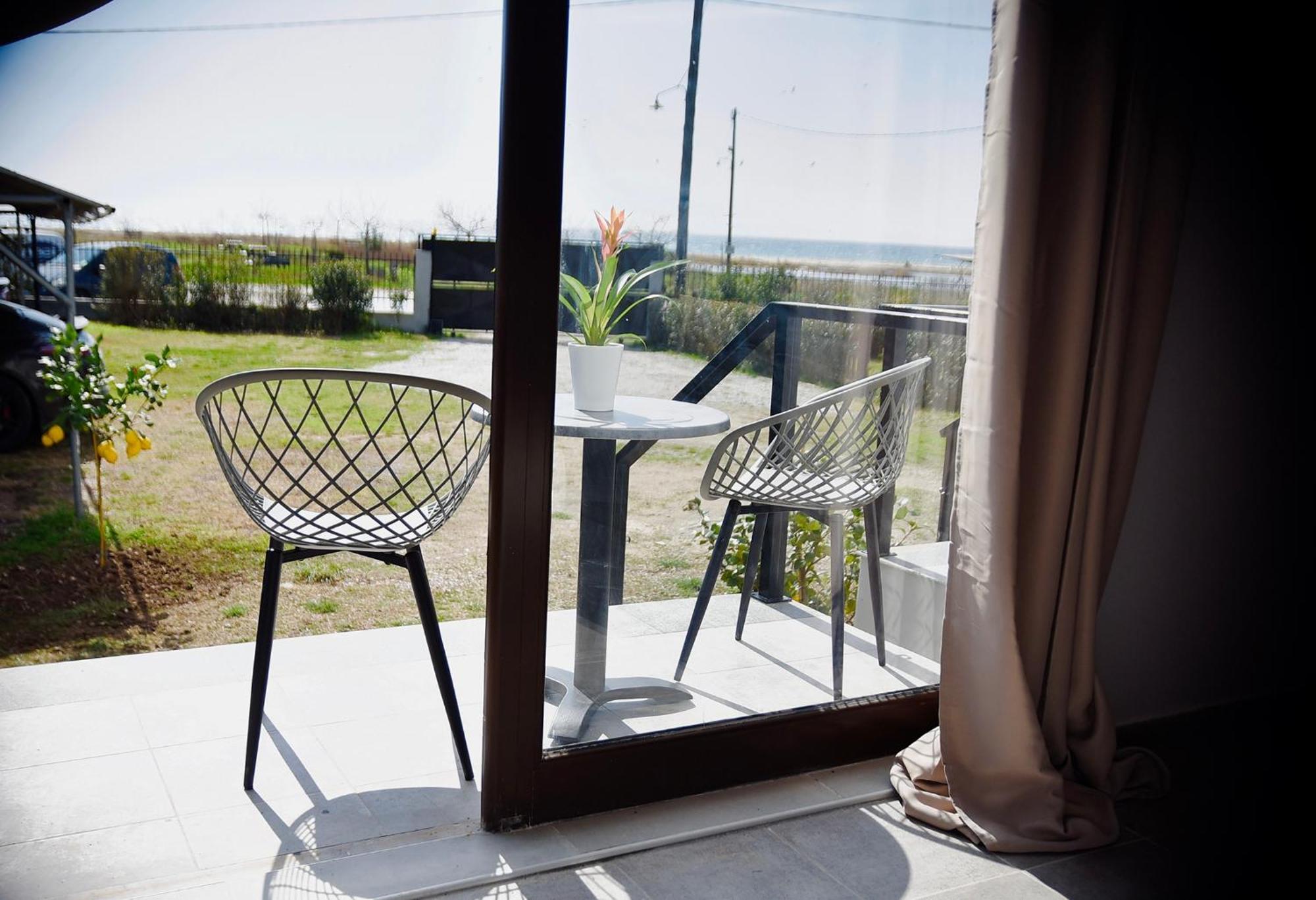 Room Nine 9 Beachfront Apartments Nea Kallikrateia Екстер'єр фото