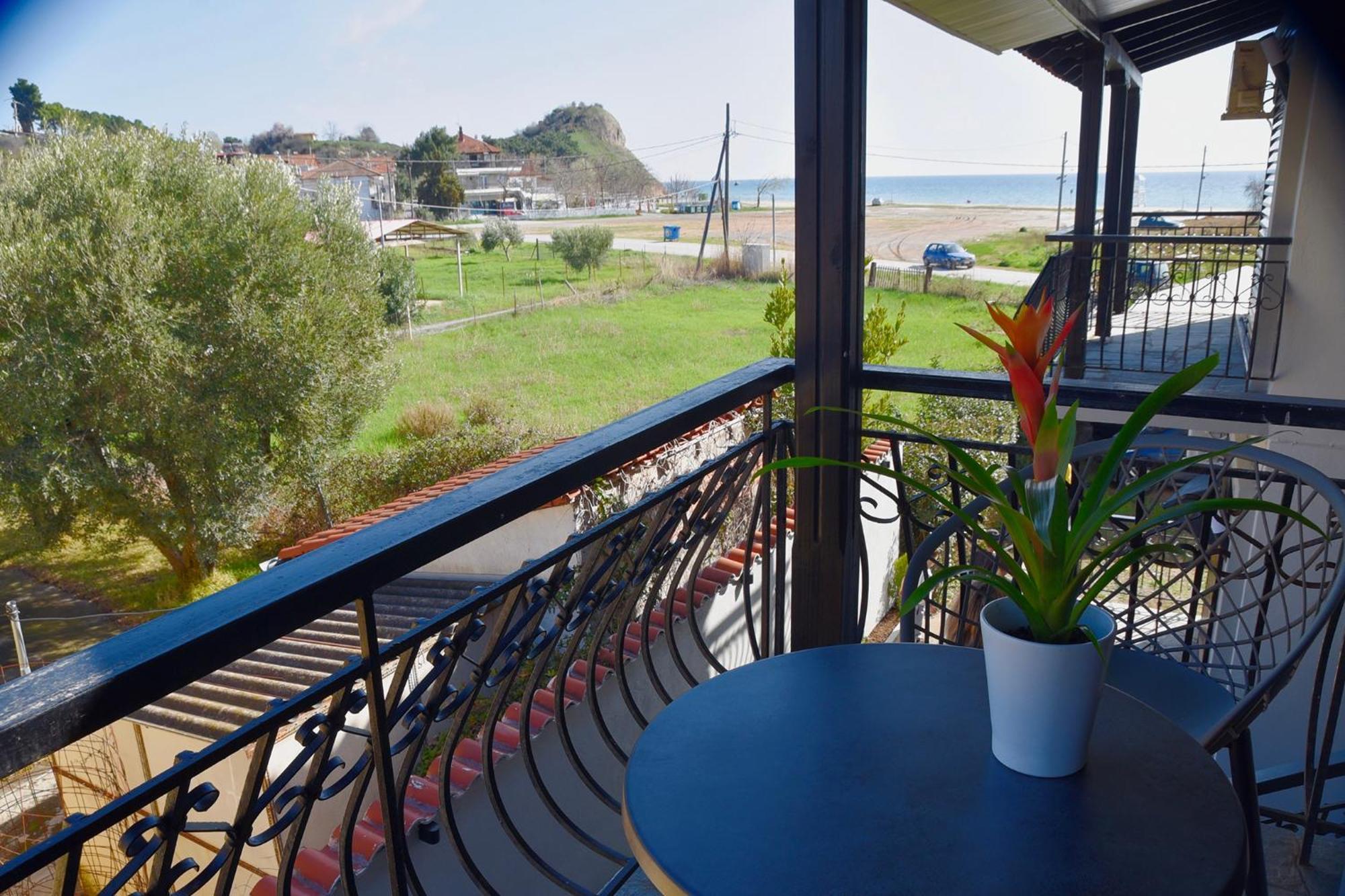Room Nine 9 Beachfront Apartments Nea Kallikrateia Екстер'єр фото