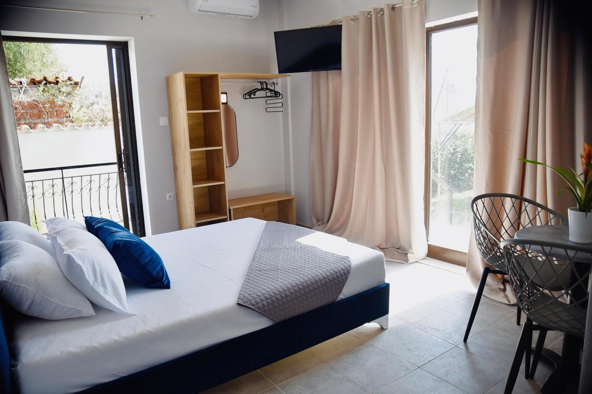 Room Nine 9 Beachfront Apartments Nea Kallikrateia Екстер'єр фото