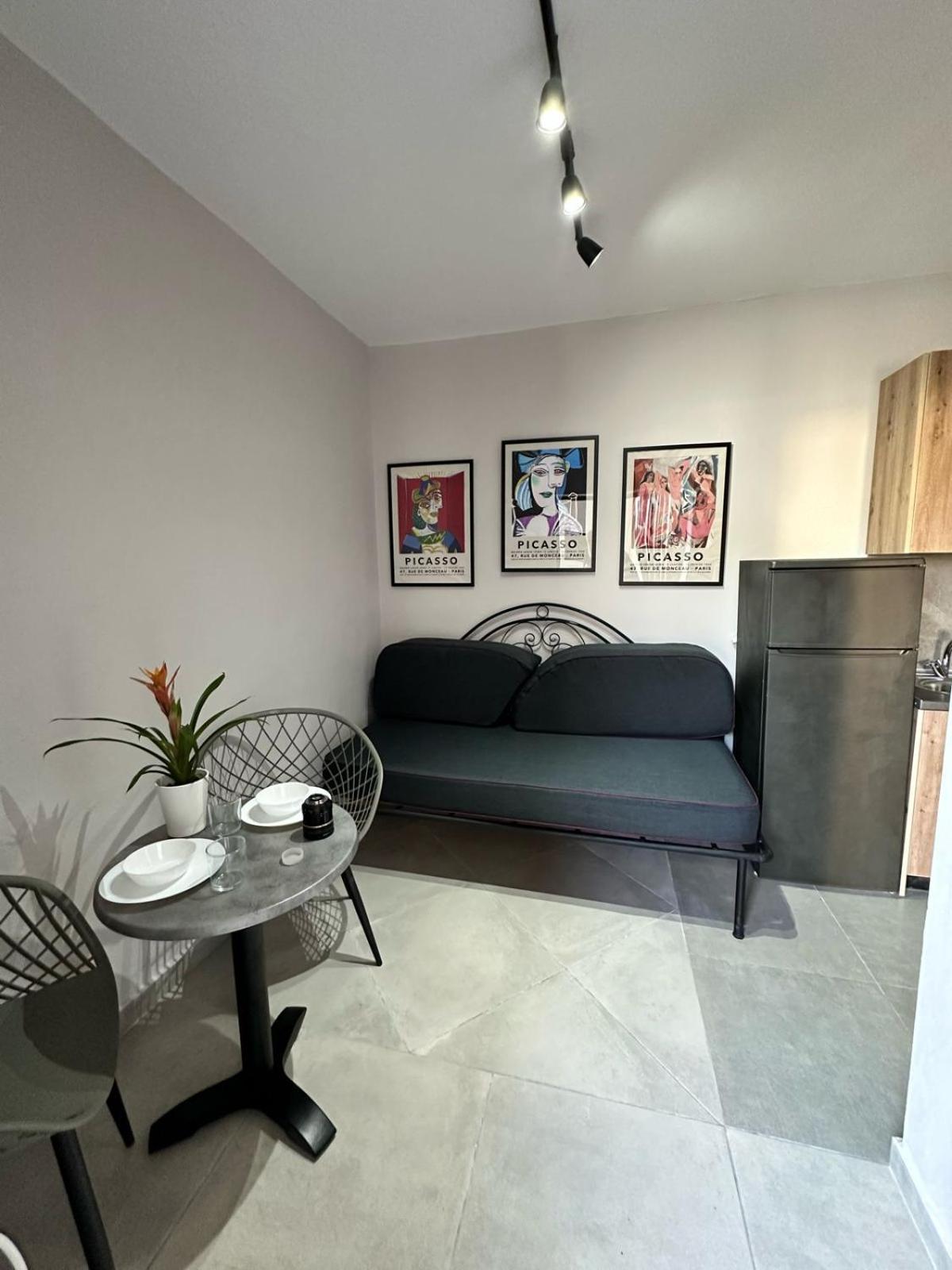 Room Nine 9 Beachfront Apartments Nea Kallikrateia Екстер'єр фото