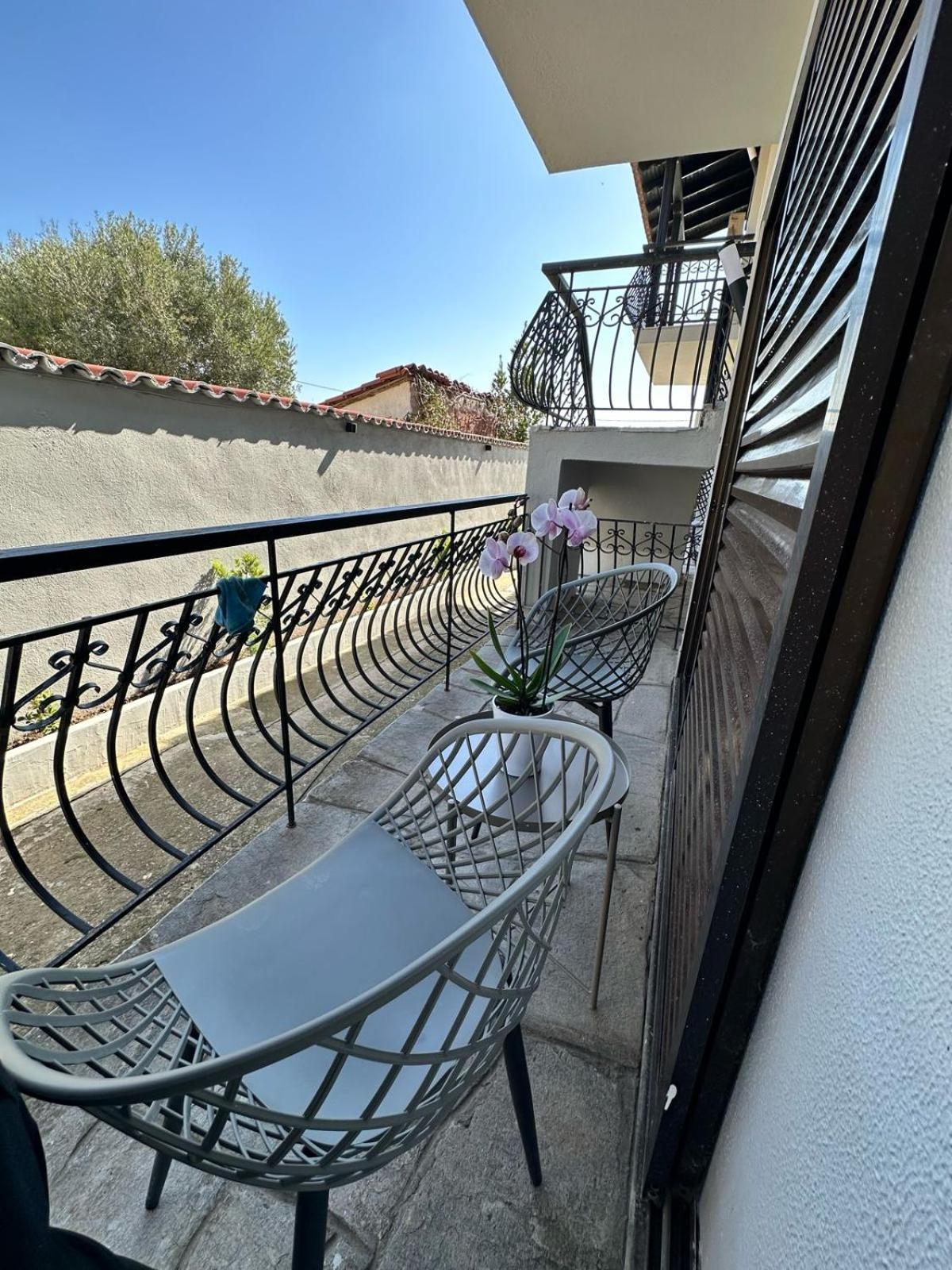 Room Nine 9 Beachfront Apartments Nea Kallikrateia Екстер'єр фото