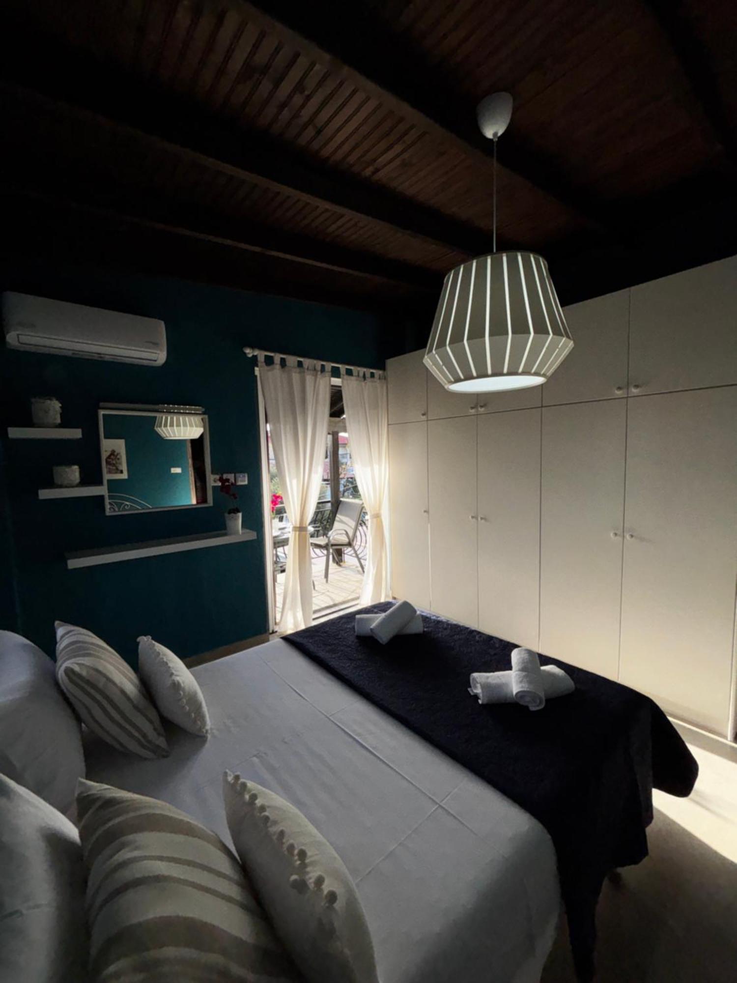 Room Nine 9 Beachfront Apartments Nea Kallikrateia Екстер'єр фото